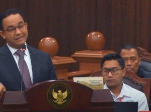 Anies Sebut Ada Penyalahgunaan Bansos dan Intervensi Pimpinan MK