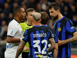 Napoli Kecewa Acerbi Tidak Dihukum
