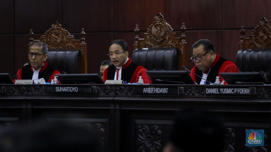 Hakim Mahkamah konstitusi saat sidang perdana sengketa hasil Pemilihan Presiden (Pilpres) 2024 di Gedung Mahkamah Konstitusi (MK), Jakarta, Rabu (27/3/2024). Hakim Mahkamah konstitusi saat sidang perdana sengketa hasil Pemilihan Presiden (Pilpres) 2024 di Gedung Mahkamah Konstitusi (MK), Jakarta, Rabu (27/3/2024). (²©²ÊÍøÕ¾/Faisal Rahman)