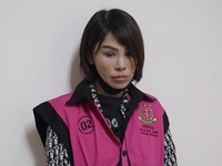 Detik-Detik Crazy Rick Helena Lim Ditahan Kejagung, Tangan Diborgol
