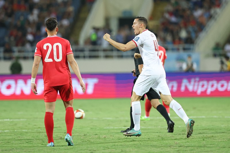 Para pemain Indonesia melakukan selebrasi setelah mencetak gol pada pertandingan sepak bola kualifikasi AFC Piala Dunia FIFA 2026 antara Vietnam dan Indonesia di Stadion Nasional My Dinh di Hanoi pada 26 Maret 2024. Para pemain Indonesia melakukan selebrasi setelah mencetak gol pada pertandingan sepak bola kualifikasi AFC Piala Dunia FIFA 2026 antara Vietnam dan Indonesia di Stadion Nasional My Dinh di Hanoi pada 26 Maret 2024. (Photo by AFP) / Vietnam OUT