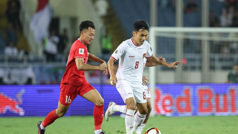 Para pemain Indonesia melakukan selebrasi setelah mencetak gol pada pertandingan sepak bola kualifikasi AFC Piala Dunia FIFA 2026 antara Vietnam dan Indonesia di Stadion Nasional My Dinh di Hanoi pada 26 Maret 2024. (Photo by AFP) / Vietnam OUT