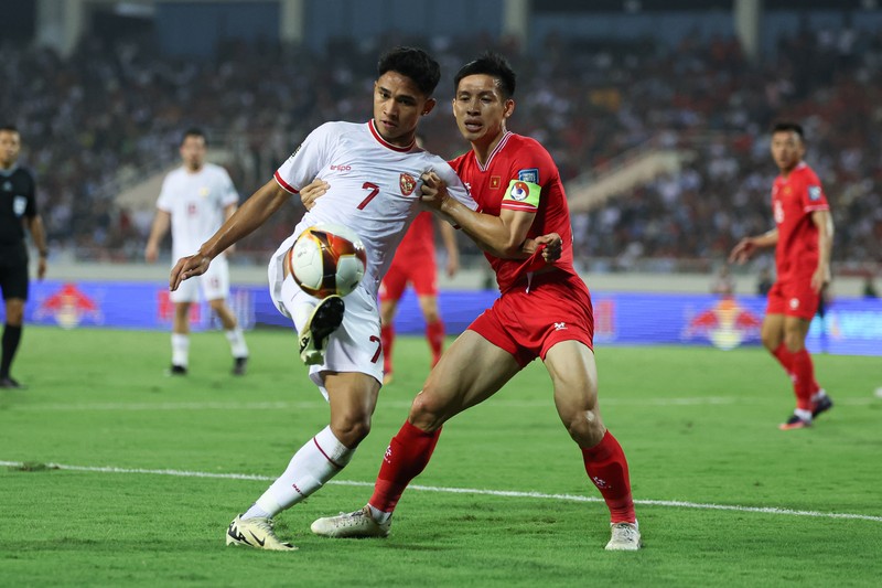 Para pemain Indonesia melakukan selebrasi setelah mencetak gol pada pertandingan sepak bola kualifikasi AFC Piala Dunia FIFA 2026 antara Vietnam dan Indonesia di Stadion Nasional My Dinh di Hanoi pada 26 Maret 2024. Para pemain Indonesia melakukan selebrasi setelah mencetak gol pada pertandingan sepak bola kualifikasi AFC Piala Dunia FIFA 2026 antara Vietnam dan Indonesia di Stadion Nasional My Dinh di Hanoi pada 26 Maret 2024. (Photo by AFP) / Vietnam OUT