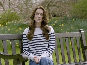 Pesan Rahasia di Balik Gaya Kate Middleton saat Mengumumkan Kena Kanker