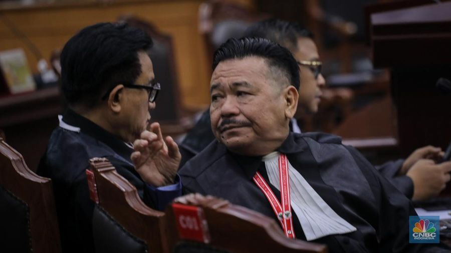 Ketua tim hukum pasangan Capres-Cawapres nomor urut 02, Otto Hasibuan saat menghadiri sidang perdana sengketa hasil Pemilihan Presiden (Pilpres) 2024 di Gedung Mahkamah Konstitusi (MK), Jakarta, Rabu (27/3/2024). (CNBC Indonesia/Faisal Rahman)