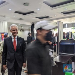 Ganjar & Mahfud MD Tiba di Gedung MK Jelang Sidang Sengketa Pilpres