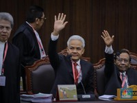 Gaya Ganjar-Mahfud MD Hadiri Sidang Perdana Sengketa Pilpres 2024