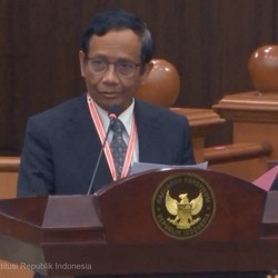 Mahfud MD Sentil Nadiem Soal Pramuka: Tolong Pak!