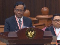 Mahfud MD Sentil Nadiem Soal Pramuka: Tolong Pak!