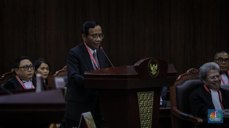Pemohon Mahfud MD menghadiri sidang perdana sengketa hasil Pemilihan Presiden (Pilpres) 2024 di Gedung Mahkamah Konstitusi (MK), Jakarta, Rabu (27/3/2024). (CNBC Indonesia/Faisal Rahman)