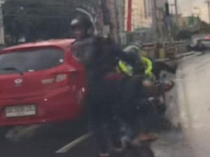 Kronologi Pemobil Bawa Narkoba Tabrak Polisi Saat Dicegat Lawan Arah