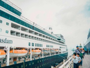 Surabaya North Quay, Spot Senja Favorit di Kota Pahlawan