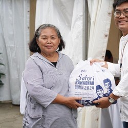 Taspen Bagikan Ribuan Sembako Lewat Pasar Murah dan Bazar UMKM