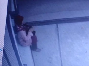 Dicari! Wanita Kerudung Merah Maling HP di Masjid Kulon Progo