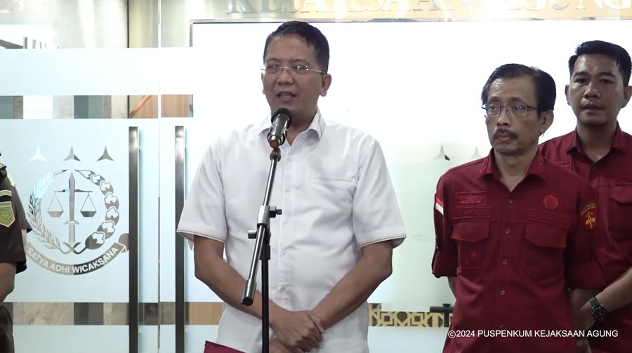 Direktur Penyidikan Jaksa Agung Muda Bidang Tindak Pidana Khusus Kejaksaan Agung, Kuntadi saat menyampaikan konferensi pers penahanan tersangka HM selaku perwakilan PT RBT dalam perkara komoditas timah. (Tangkapan Layar Youtube Kejaksaan RI)