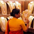 Warga India Kurangi Emas, Kini China Giliran yang Borong