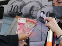 Rupiah Perkasa, Dolar Keok dan Balik ke Level Rp15.900-an