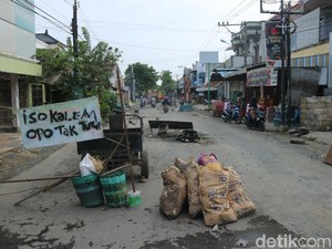 Jalan Juwana Pati Rusak Parah-Berdebu, Warga Putuskan Blokade Jalan
