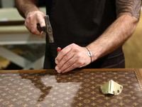 Viral Pabrik China Ungkap Harga Asli Louis Vuitton, Begini Faktanya