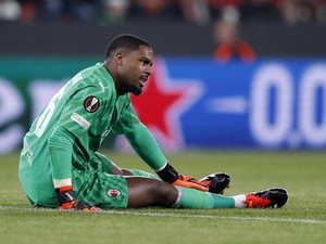 Milan Pasang Harga Kemahalan buat Mike Maignan?