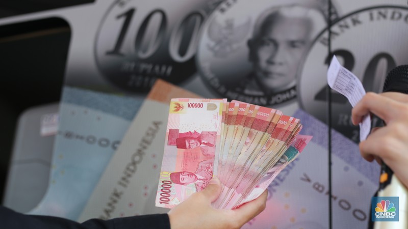 Mobil kas keliling Bank Indonesia yang melayani penukaran uang pecahan. (²©²ÊÍøÕ¾/Tias Budiarto) Mobil kas keliling Bank Indonesia yang melayani penukaran uang pecahan. (²©²ÊÍøÕ¾/Tias Budiarto)
