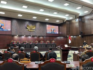 Head to Head di MK: Otto Hasibuan Vs Tim AMIN, Yusril Vs Tim Ganjar