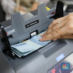 Rupiah Tembus Rp 16.000 per Dolar, Bankir Buka Suara Efeknya ke RI