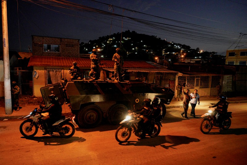 Ekuador melancarkan penyisiran kejahatan di tengah meningkatnya kekerasan. (REUTERS/Santiago Arcos)