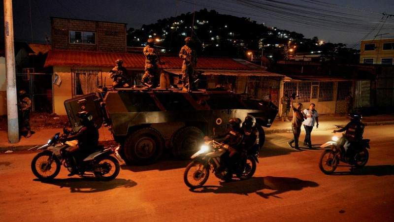 Ekuador melancarkan penyisiran kejahatan di tengah meningkatnya kekerasan. (REUTERS/Santiago Arcos)