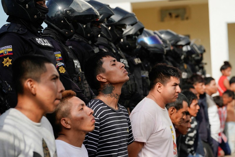 Ekuador melancarkan penyisiran kejahatan di tengah meningkatnya kekerasan. (REUTERS/Santiago Arcos)
