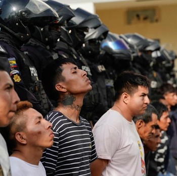 Gangster Mau Acak-Acak Negara Ini, Polisi-Tentara Turun Gunung