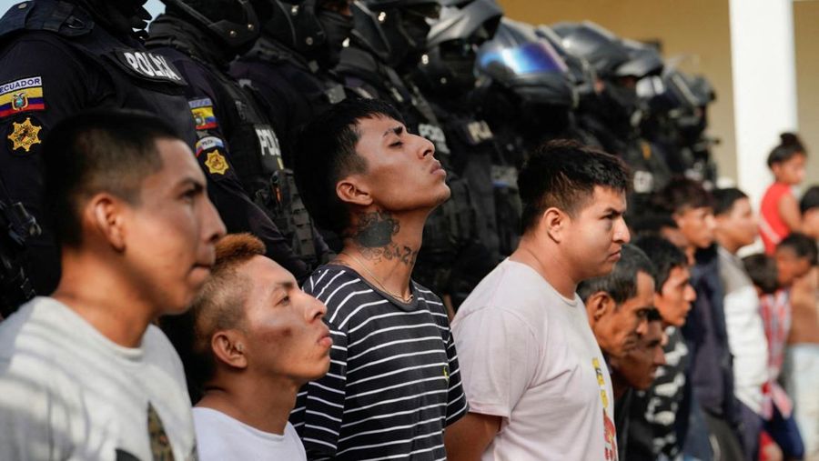 Ekuador melancarkan penyisiran kejahatan di tengah meningkatnya kekerasan. (REUTERS/Santiago Arcos)