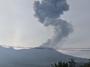 Gunung Marapi Kembali Erupsi Pagi ini, Disertai Gemuruh Keras