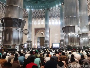Indahnya Toleransi Salat Jumat di Istiqlal dan Ibadat Jumat Agung di Katedral