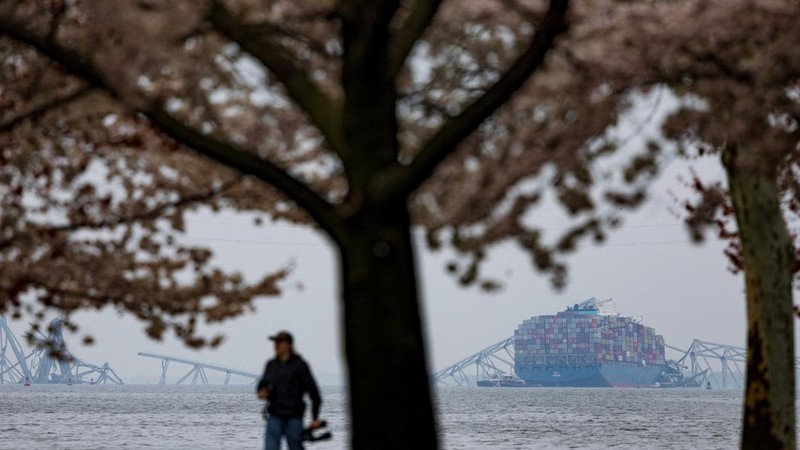 Kondisi kapal kargo Dali, menyusul runtuhnya Jembatan Francis Scott Key di Baltimore, Maryland, Amrika Serikat, Kamis (28/3/2024) waktu setempat. (REUTERS/Tom Brenner)