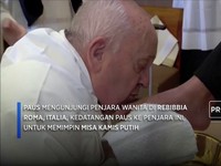Video : Paus Fransiskus Cuci dan Cium 12 Kaki Tahanan Wanita