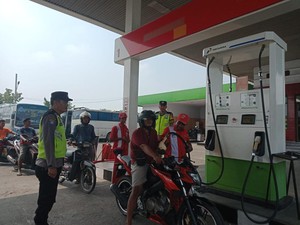 Polisi Cek SPBU di Kota Mojokerto Demi Lindungi Hak Konsumen Jelang Mudik