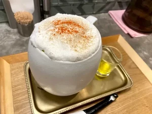 Terbaru! Ramen Diberi Kuah Cappuccino, Gimana Rasanya Ya?