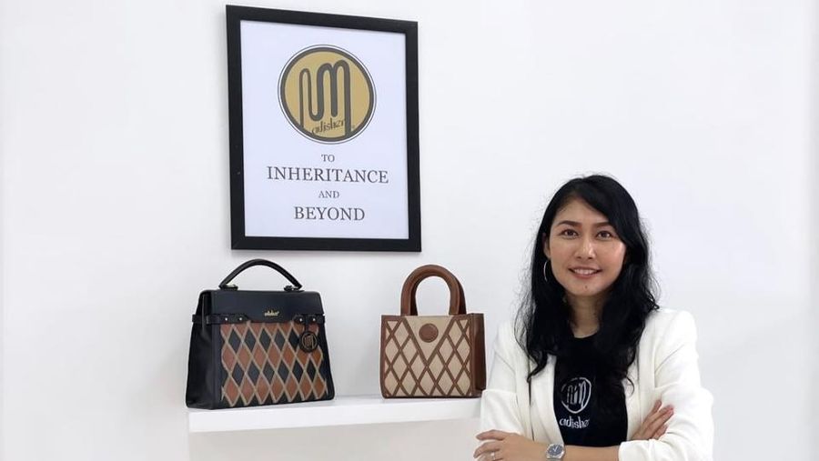 Adinda Sheila pengusaha kerajinan tas kulit dengan brand Adisher Leather. (Dok: Lembaga Pembiayaan Ekspor Indonesia)