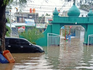 Banjir Makin Parah, Warga Tanjung Barat Desak Proyek Polder Segera Tuntas