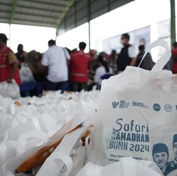 PTPP Bagikan Paket Sembako Murah dan Bazar UMKM di Kawasan IKN