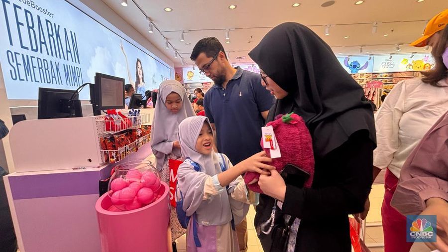 Grand opening Miniso di Transmart Kota Kasablanka, Sabtu (30/3/2024). (CNBC Indonesia/Mentari Puspadini)