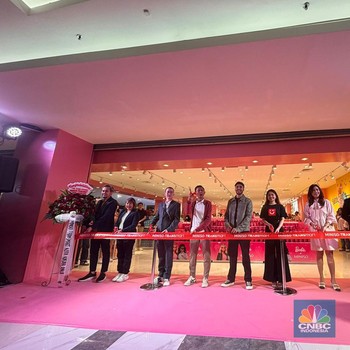 Serba Pink, Miniso Transmart Mal Kokas Resmi Dibuka