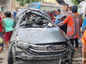 Mobil Vs Kereta Api di Deli Serdang, 4 Orang Tewas
