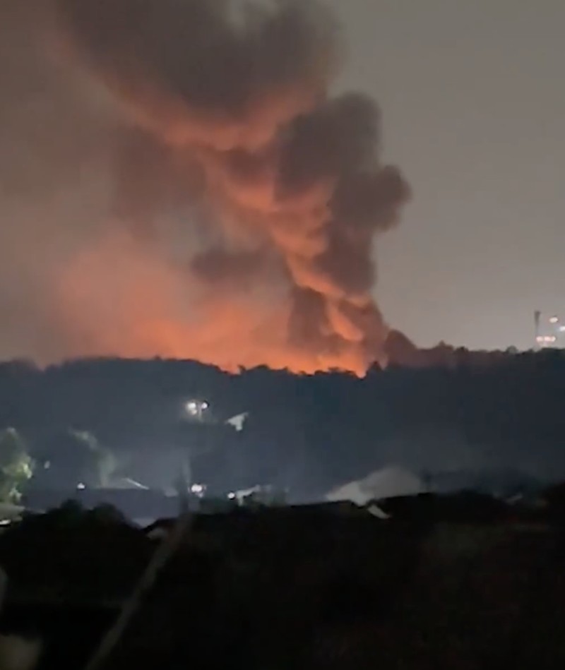 Ledakan di Gudang Peluru Bekasi. (Tangkap layar Twitter) Ledakan di Gudang Peluru Bekasi. (Tangkap layar Twitter)