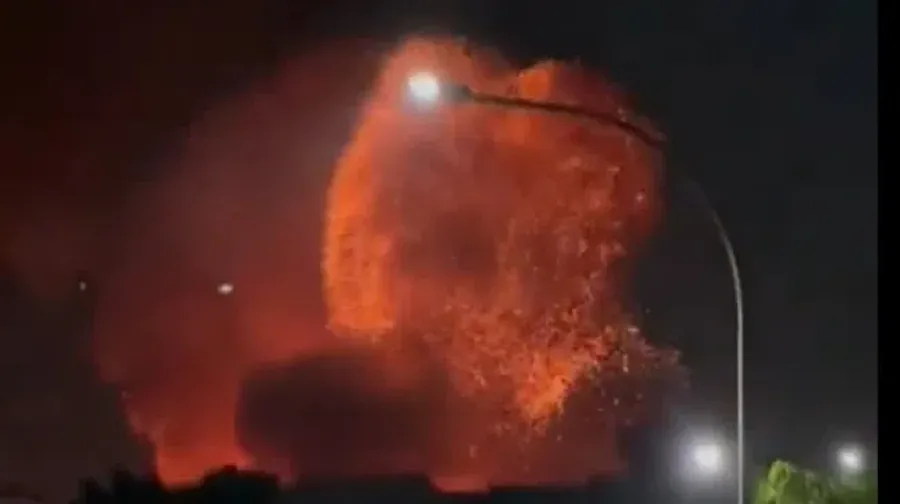 Ledakan di Gudang Peluru Bekasi. (Tangkap layar Twitter)