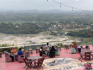Ngabuburit di Puncak Saka Kulon Progo, Bonus Panorama dari Atas Awan