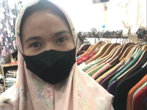 Omzet Penjual Gamis, Mukena di Tanah Abang Naik 5 Kali Lipat Jelang Lebaran
