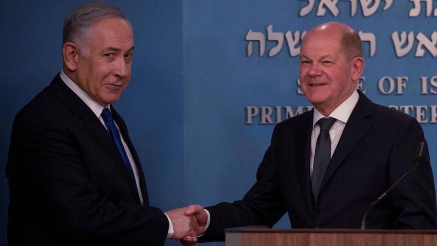 Perdana Menteri Israel Benjamin Netanyahu menyampaikan pidatonya usai pertemuan dengan Kanselir Jerman Olaf Scholz di Yerusalem, 17 Maret 2024. (via REUTERS/Leo Correa)