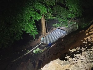 Pinggir Sungai Cipakancilan Bogor Longsor, 4 Rumah Warga Terancam